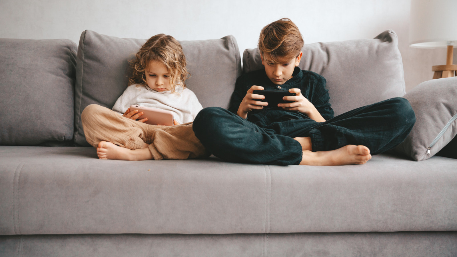 10 Strategies to Defend Your Children From the Social Media Abyss